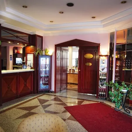 Hotel Bellevue And Bardejov